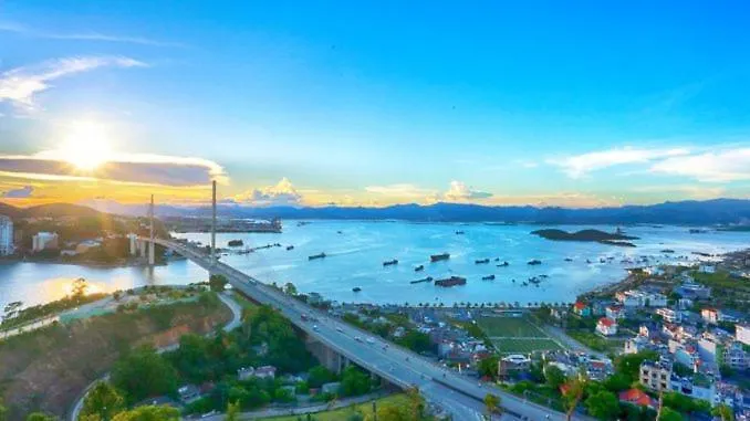 Trung Kiên * Hạ Long
